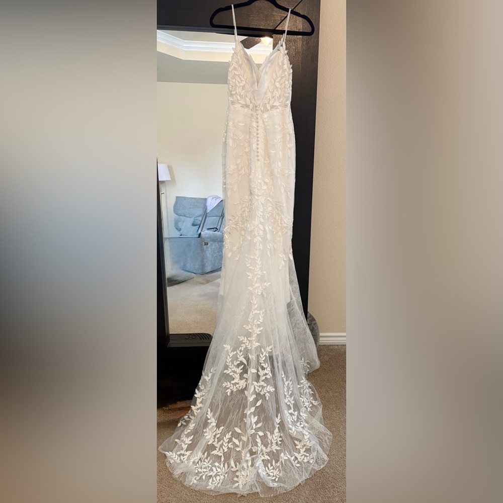 Stella York Elegant White Lace Floral Wedding Dress - Picture 16 of 16